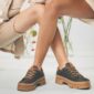 Chaussures décontractées en cuir d'ananas Thyme Black portées - Ekomfort