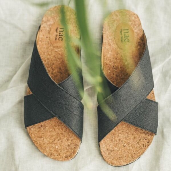 Sandalen für Damen Gaia Black mit veganen überkreuzten Riemen - Letzshop.